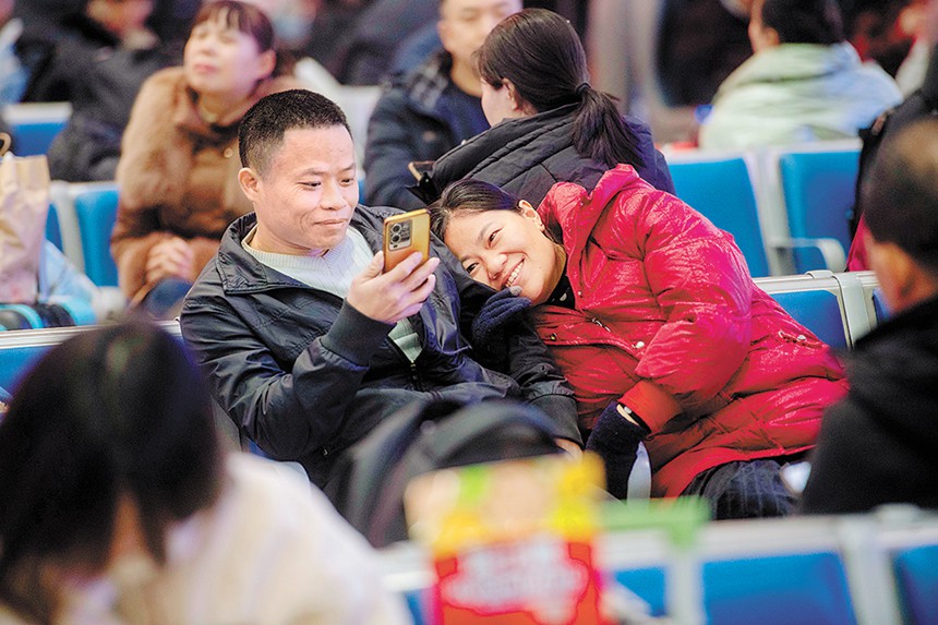 1月26日，重庆火车北站，旅客在候车厅候车。记者 崔力 摄/视觉重庆
