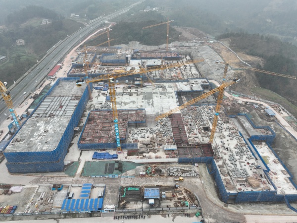 江蘇省人民醫院重慶醫院建設現場。綦江區委宣傳部供圖