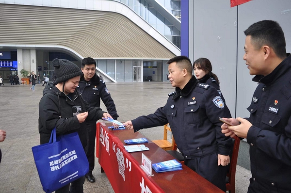 活动现场。重庆市公安局沙坪坝区分局经侦支队供图