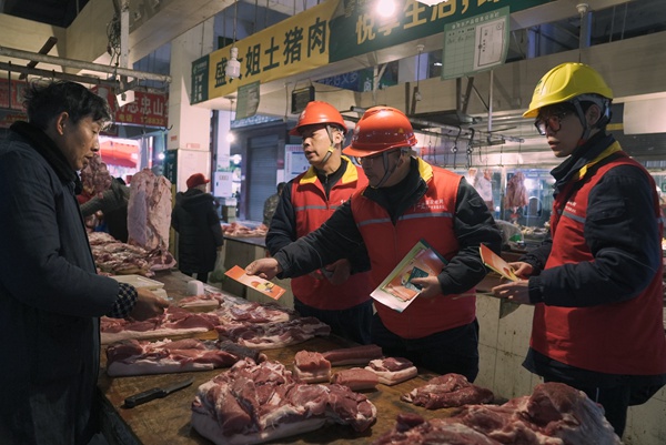 博鱼·体育保障春节猪肉供应 电力服务“不打烊”(图2)