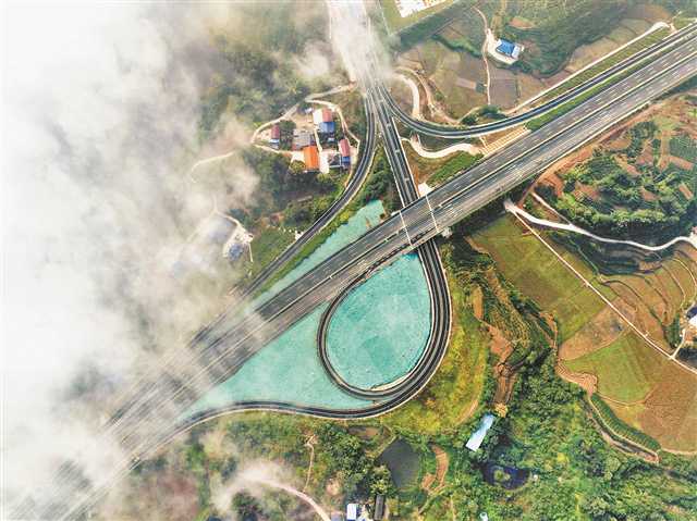 2023年11月20日，江泸北线高速重庆段建成通车。