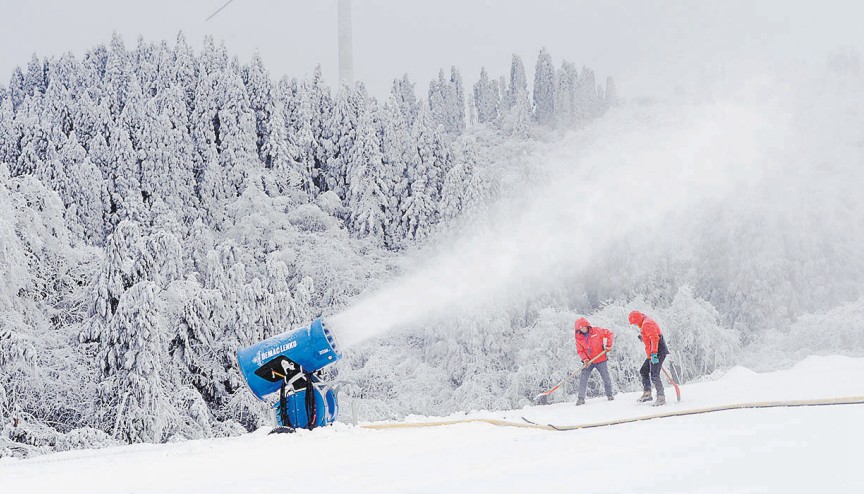 丰都县南天湖滑雪场，造雪机正在作业。（资料图片）记者 张锦辉 摄\视觉重庆
