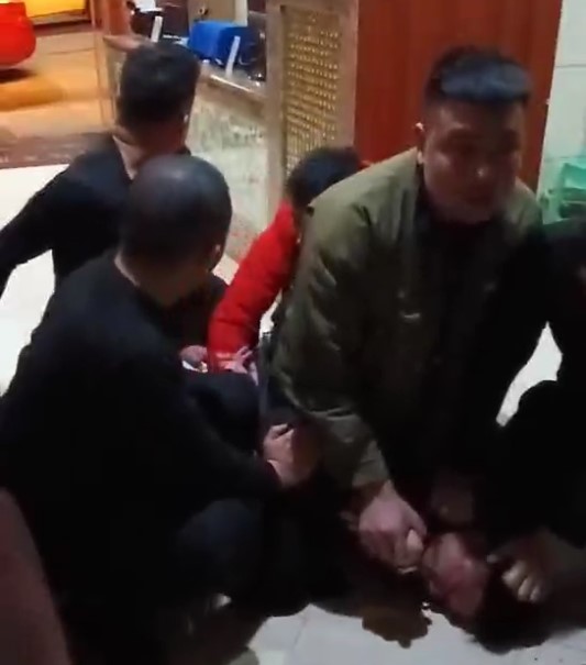 楊強等4人控制嫌疑人。重慶兩江新區公安分局供圖
