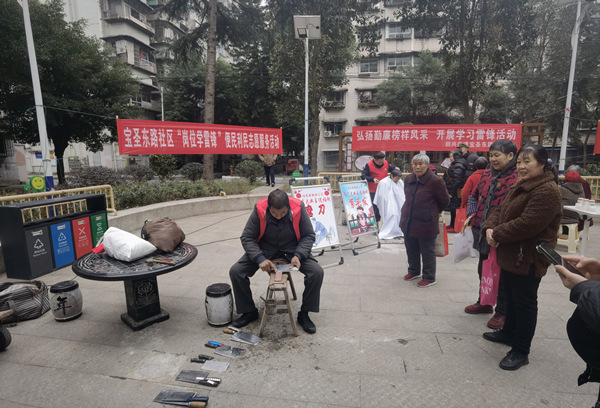 便民利民志愿服务活动现场。宝圣东路社区供图