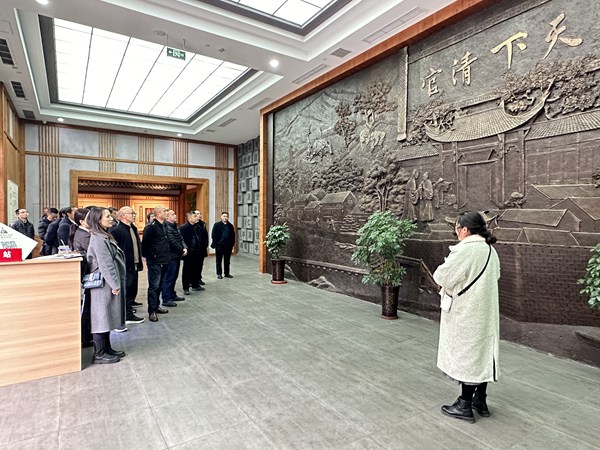 参观荣昌“全国法制宣传教育基地”喻茂坚纪念馆。广汇永川分公司供图
