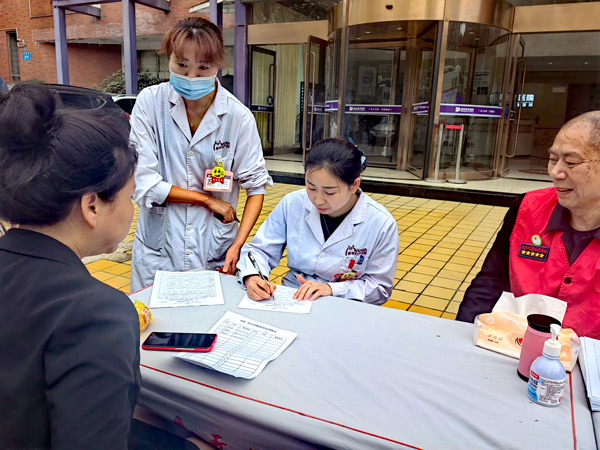 献血现场。重庆嘉华医院供图