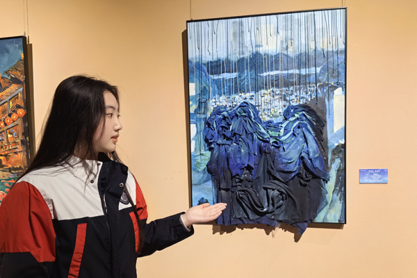 西南大學附中藝術展在重慶美術館舉行