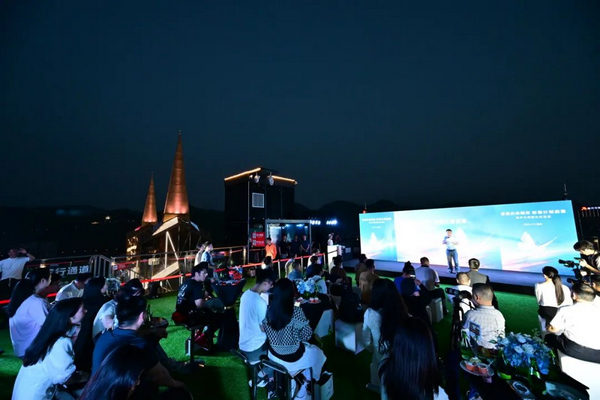 “看重慶，來南岸——影像計劃”在南濱路城上天幕·樂游觀光塔啟幕。郭旭攝