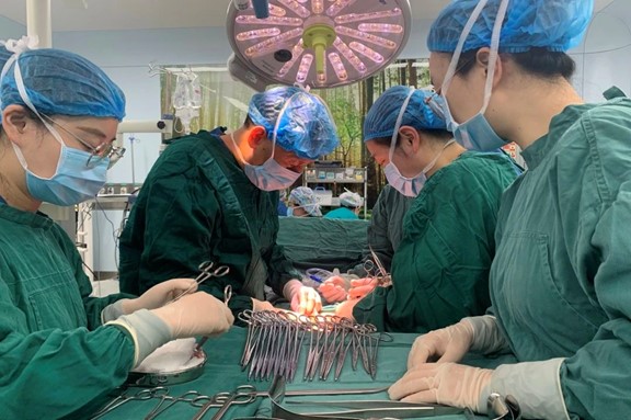 妇产科+普外科联合手术 。重庆松山医院供图