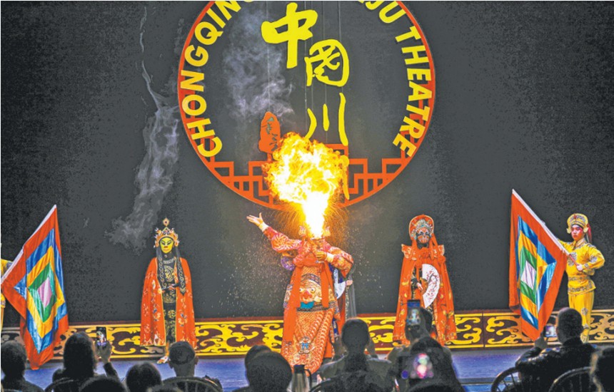 5月1日，沉浸式城市旅游駐場演出《醉人的川劇》的首秀在重慶市川劇藝術中心上演。記者 尹詩語 攝/視覺重慶