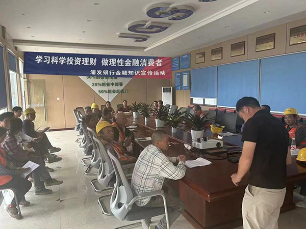 走进企业开展宣教活动。浦发银行重庆分行供图