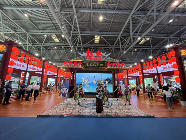 彭水展館展示苗鄉特色。蔣海濤攝