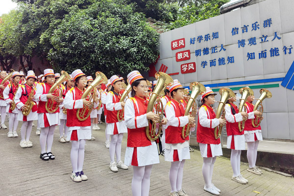 鼓号迎宾。双槐树小学供图
