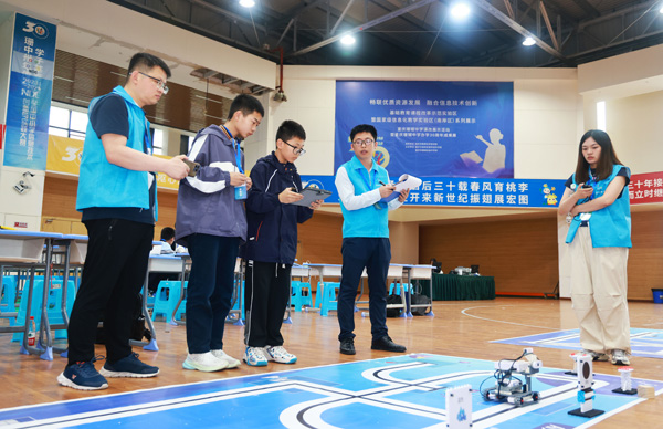 重庆上千名中小学生逐鹿“NOC”人工智能赛场