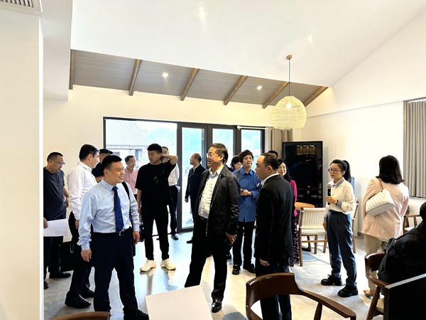 對鄉村發展進行深度調研。黃亞輝攝