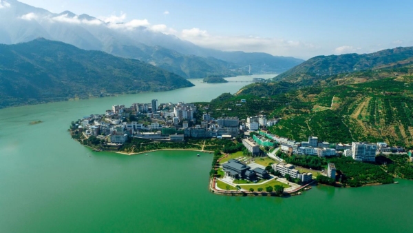 奉节县白帝镇全景。白帝镇供图