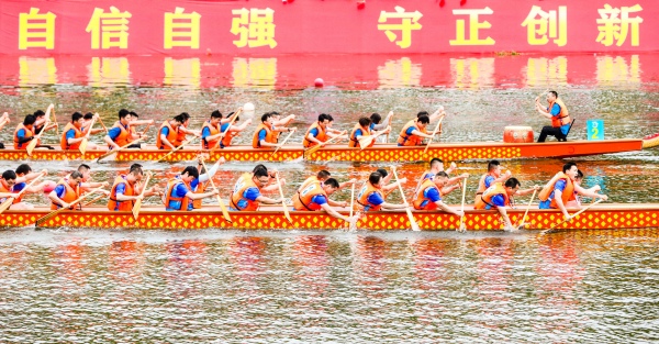 比赛现场。龚长浩 摄