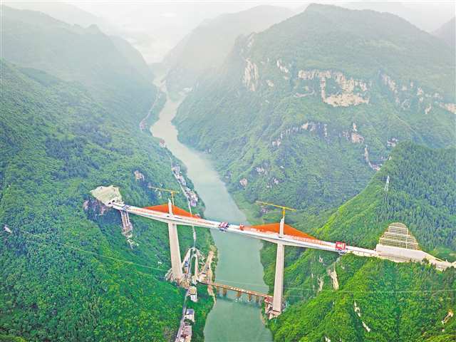 重庆再添一项“亚洲第一” 磨寨乌江特大桥合龙