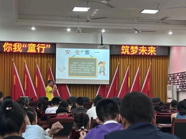 安全教育活动现场。重庆财经学院供图