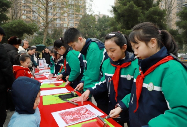 学生参加全国青少儿版画邀请展。 璧山区文星实验小学校供图