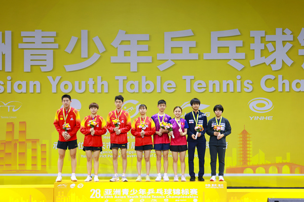 U19混合双打颁奖仪式。曾英豪摄