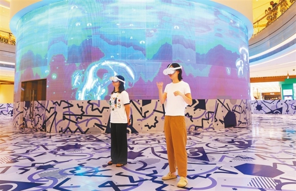 市民体验《喂！山海经》VR大空间。江北区融媒体中心供图