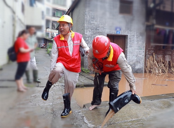 国网重庆永川供电公司：暴雨过后排除隐患恢复供电