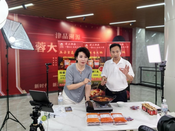 带货现场。江津区委宣传部供图