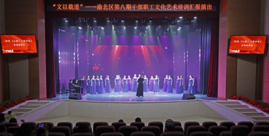 合唱班学员合唱。姜燕摄