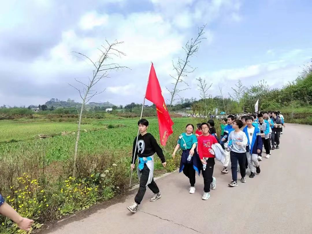 学校开展“四心向党·行走的思政课”活动。钱塘中学供图