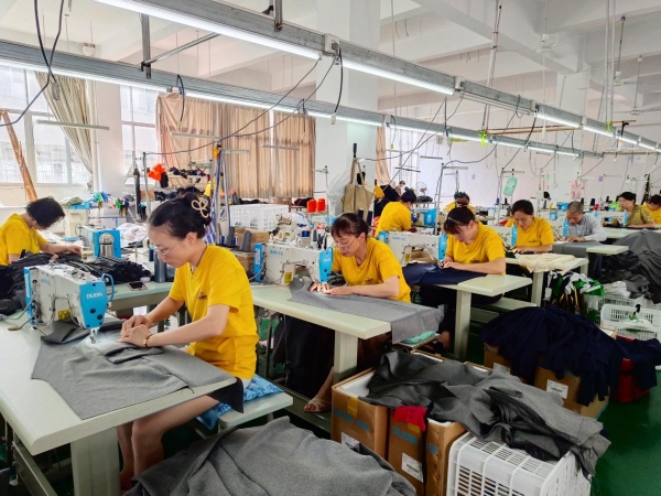 “缝纫工”培训班技能操作课程。吴华摄