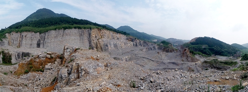 铜锣山采石场关停后的面貌（资料图）。渝北区规划和自然资源局供图