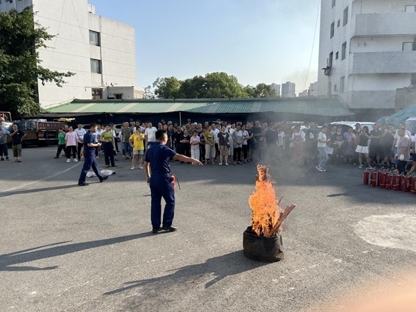 消防演练现场。何青宇摄