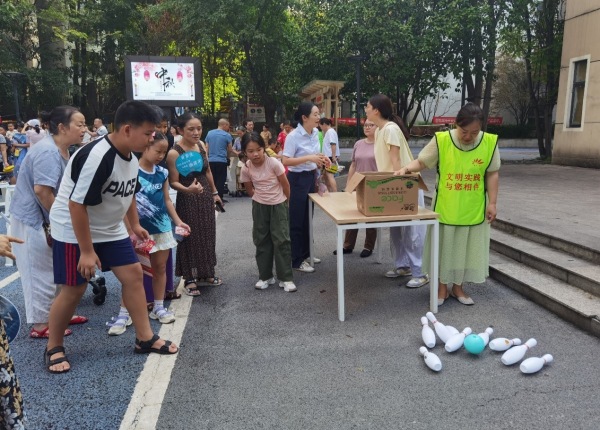 廉洁保龄球闯关游戏现场。松牌路社区供图