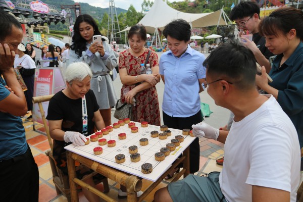 象棋月饼对弈。景区供图