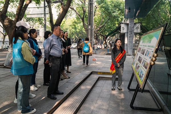 邀請社會群眾參與青年文明號開放周活動。國網重慶永川供電公司供圖