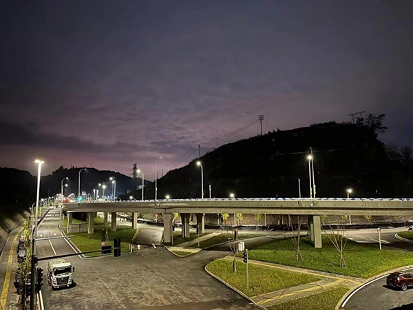 站前路立交夜景。重慶市建科院供圖