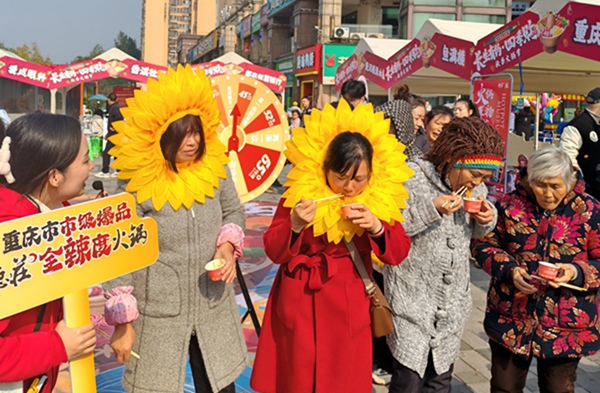 选手参与“辣度挑战”现场。长生桥镇供图