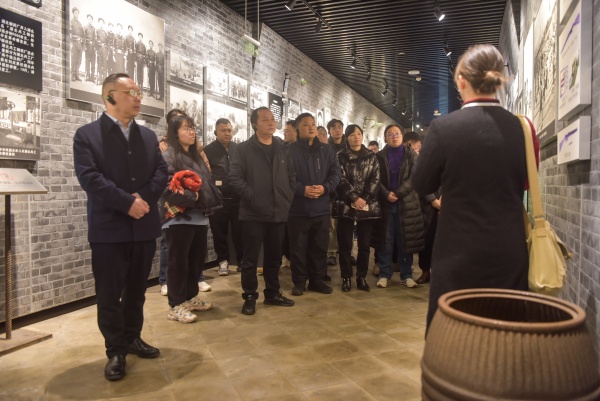 黨員干部參觀重慶建川博物館。洛磧鎮供圖