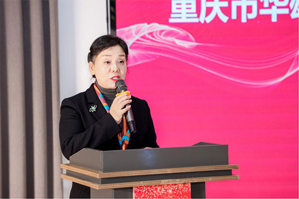 重慶市樓宇產(chǎn)業(yè)園協(xié)會會長、華雄集團(tuán)董事長熊英。主辦方供圖