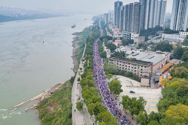 本次半马赛事路线沿巴滨路滨江岸线一路延伸。巴南区体育局供图