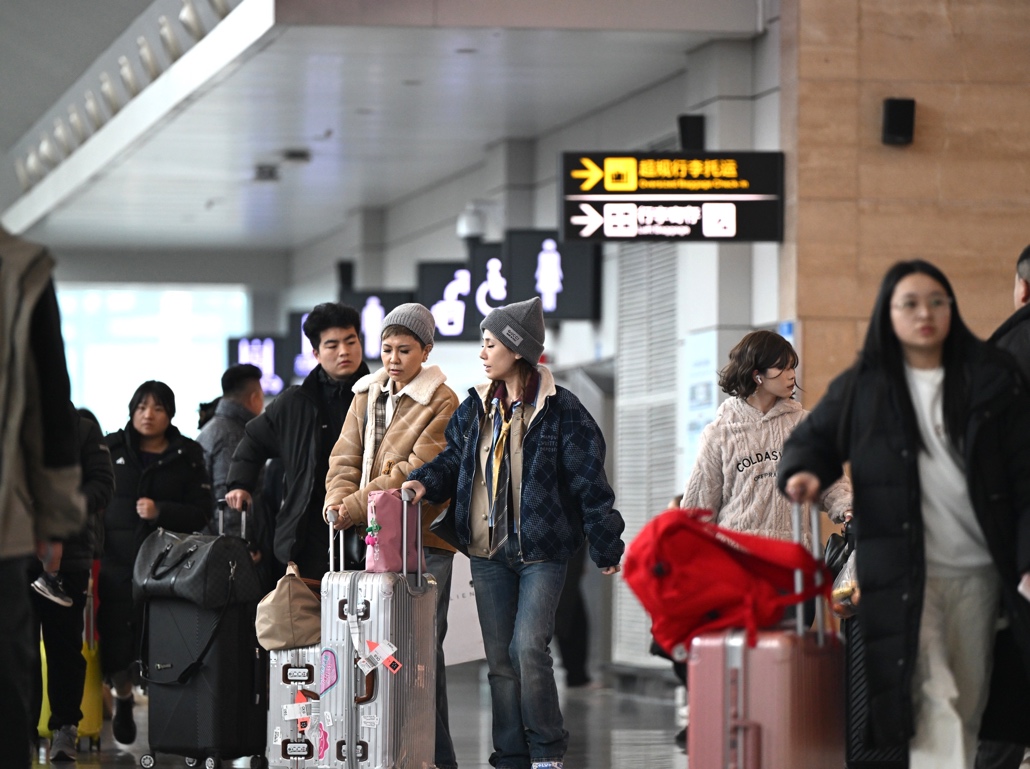 春运首日重庆江北国际机场出行旅客。重庆江北机场供图