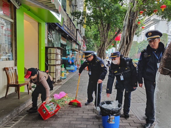 大渡口区城市管理综合行政执法支队守护城市有序之美。大渡口区融媒体中心供图