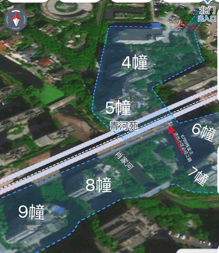 青河苑小区示意图。6、7、8、9幢楼业主，需经箭头所示桥下通道出入小区。该通道将因轨道站及出入口下一步施工被实施全封闭。