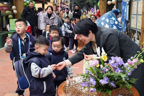 江津區幾江幼兒園以“生長的力量”為題，啟動“種子列車”，開啟新學期第一天。幾江幼兒園供圖