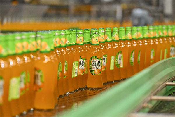 產品生產車間。重慶啤酒供圖
