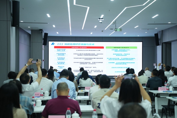 “税费会学堂”现场。重庆两江新区税务局供图