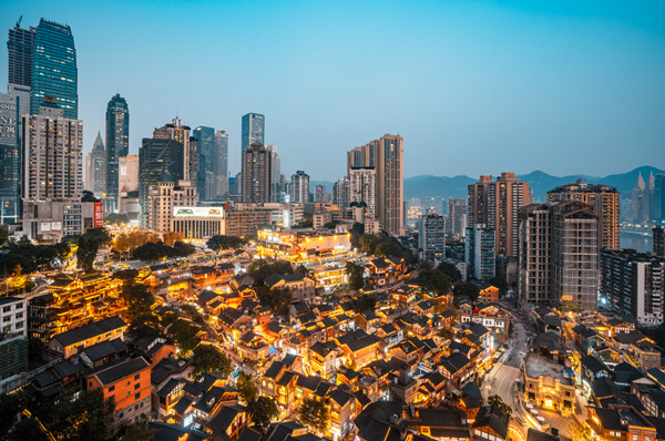 重庆十八梯传统风貌区夜景。主办方供图