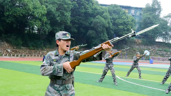 重庆华绣中等专业学校开展队列会操。重庆华绣中等专业学校供图