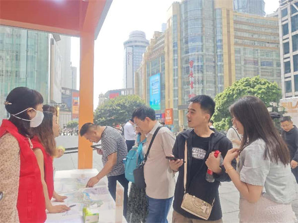 志愿者开展公益服务。主办方供图